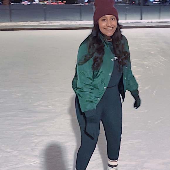 Meet your Posher, Cynthia - Picture 2 of 4